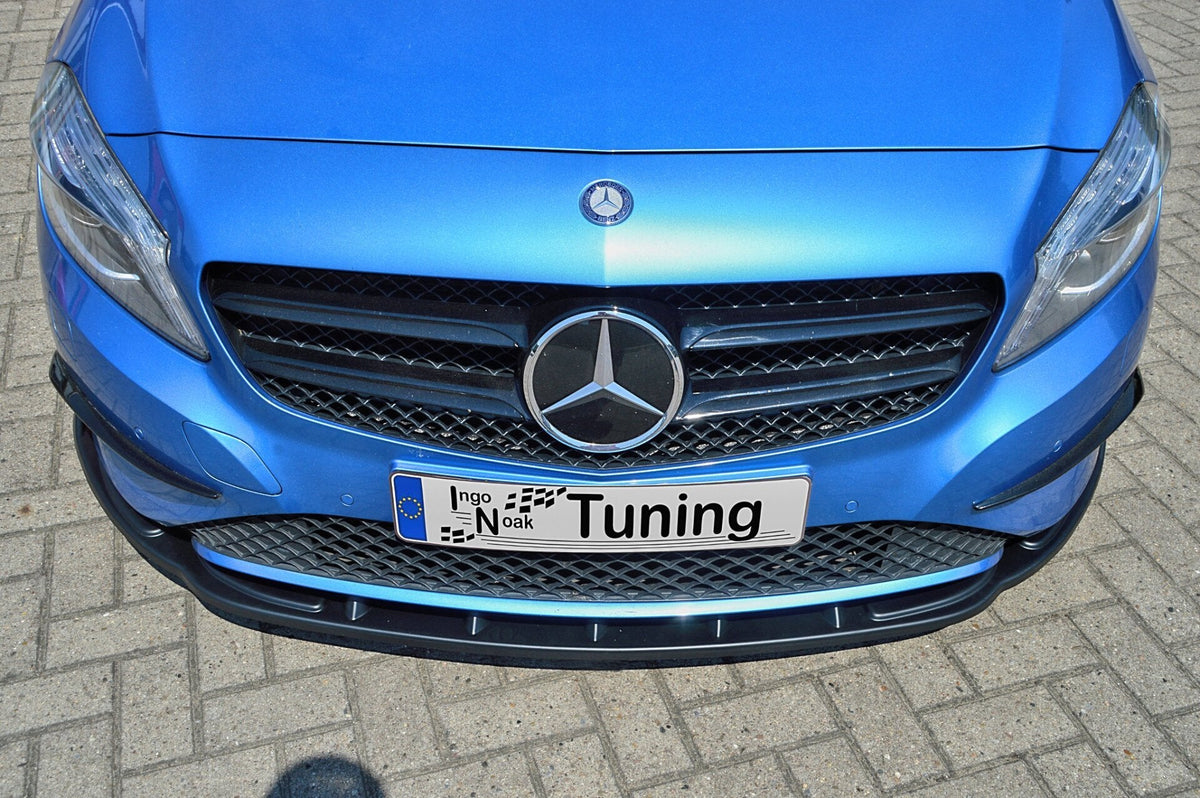 Schwarze Cuplippe Spoilerlippe für Mercedes A W176 Urban von Ingo Noak Tuning, sichtbar auf dem Fahrzeug.