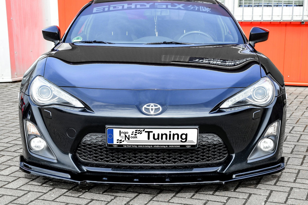 Frontspoilerlippe für Toyota GT86 von Ingo Noak Tuning, aerodynamisches Karosserie-Upgrade, sichtbar auf dem Fahrzeug.