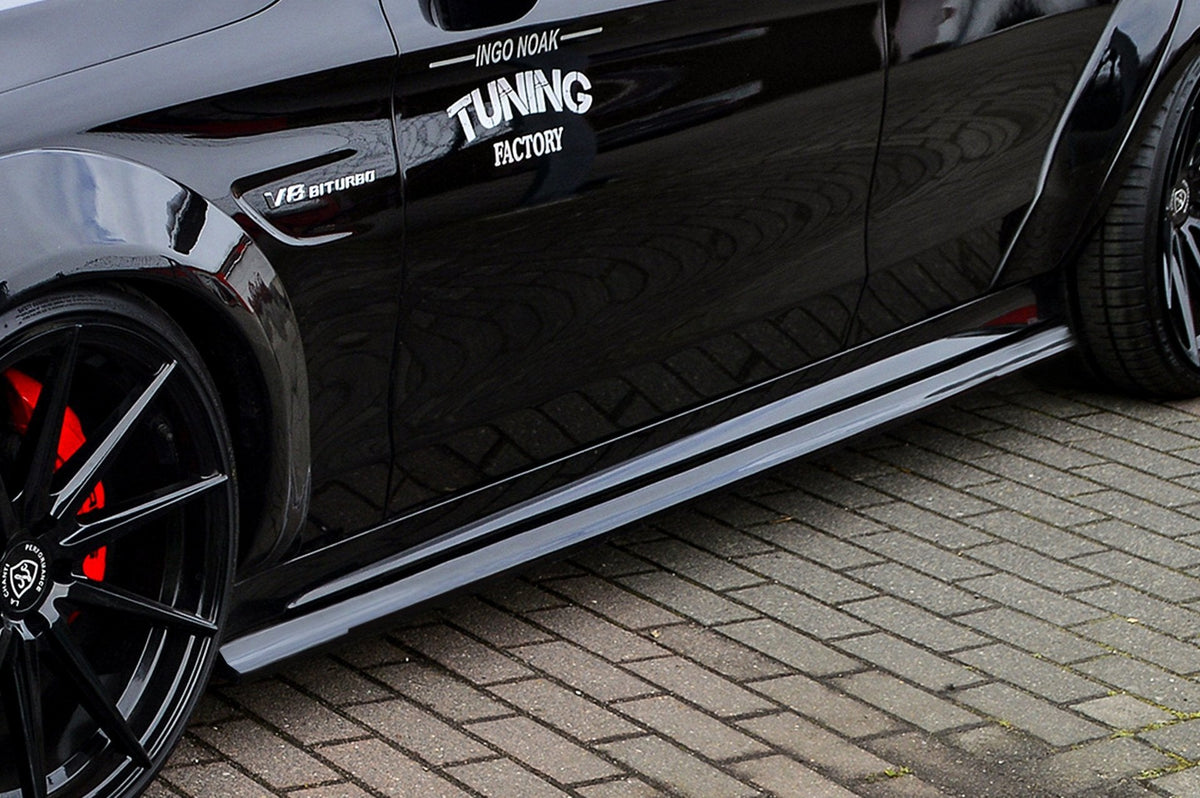Seitenschweller für Mercedes C-Klasse C43 AMG von Ingo Noak Tuning, weiße Kunststoffteile, aerodynamisches Design, Auto-Upgrade