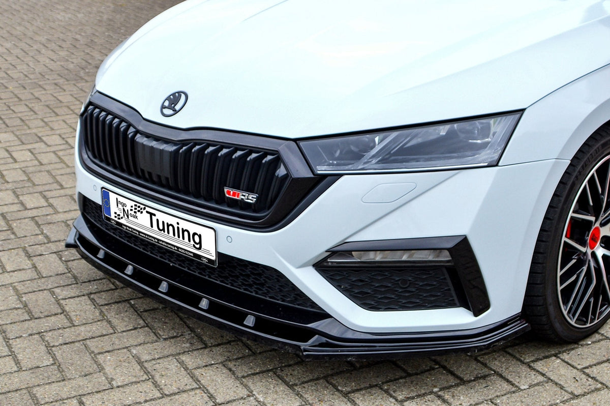 Frontspoilerlippe für Skoda Octavia RS NX ab 2020, Ingo Noak Tuning, aus Carbon, zeigt die aerodynamische Fahrzeugfront.