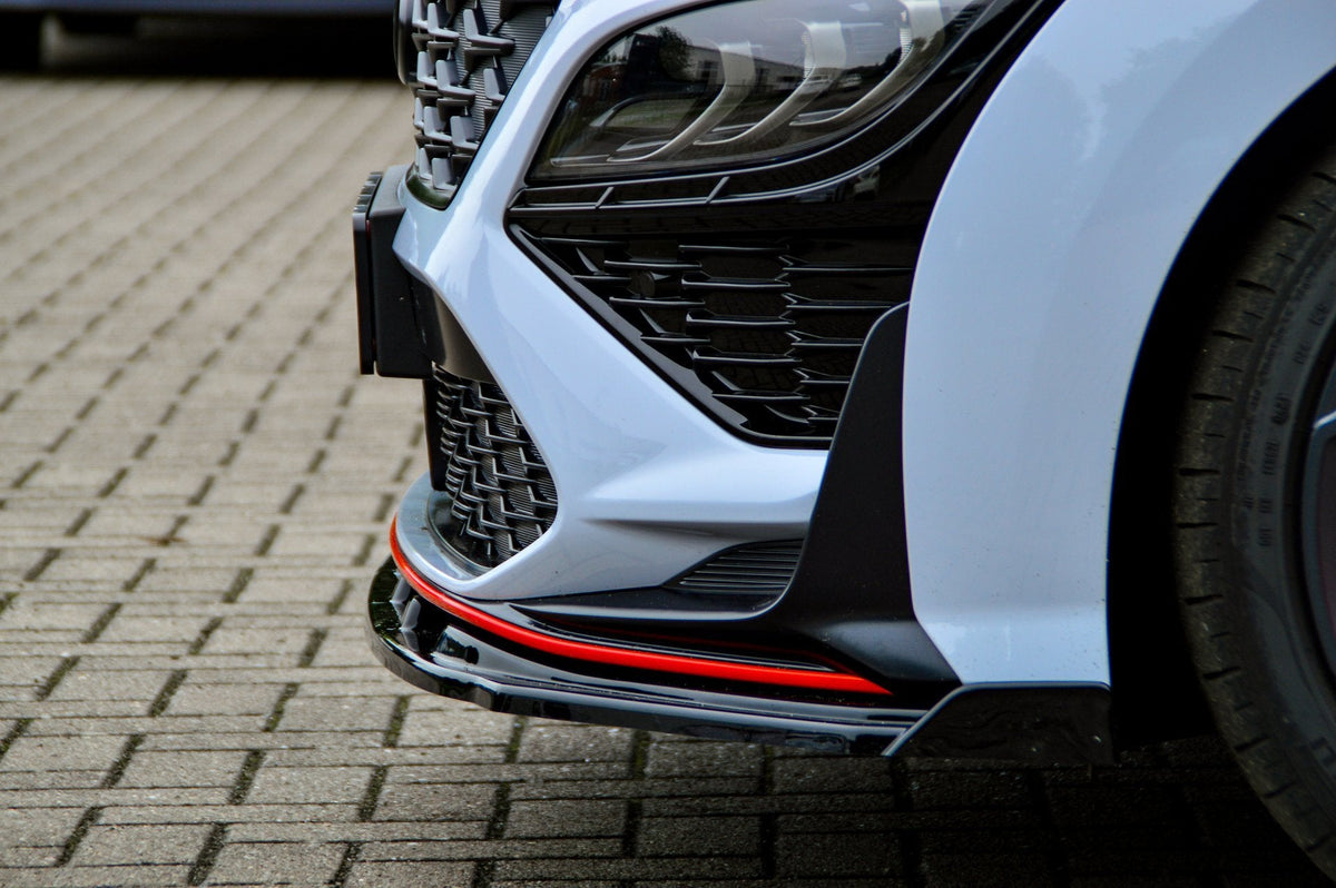 Ingo Noak Tuning Bodykit für Hyundai Kona N ab 2020, inklusive Stoßstangen und Seitenschweller, in schwarzer Farbe.