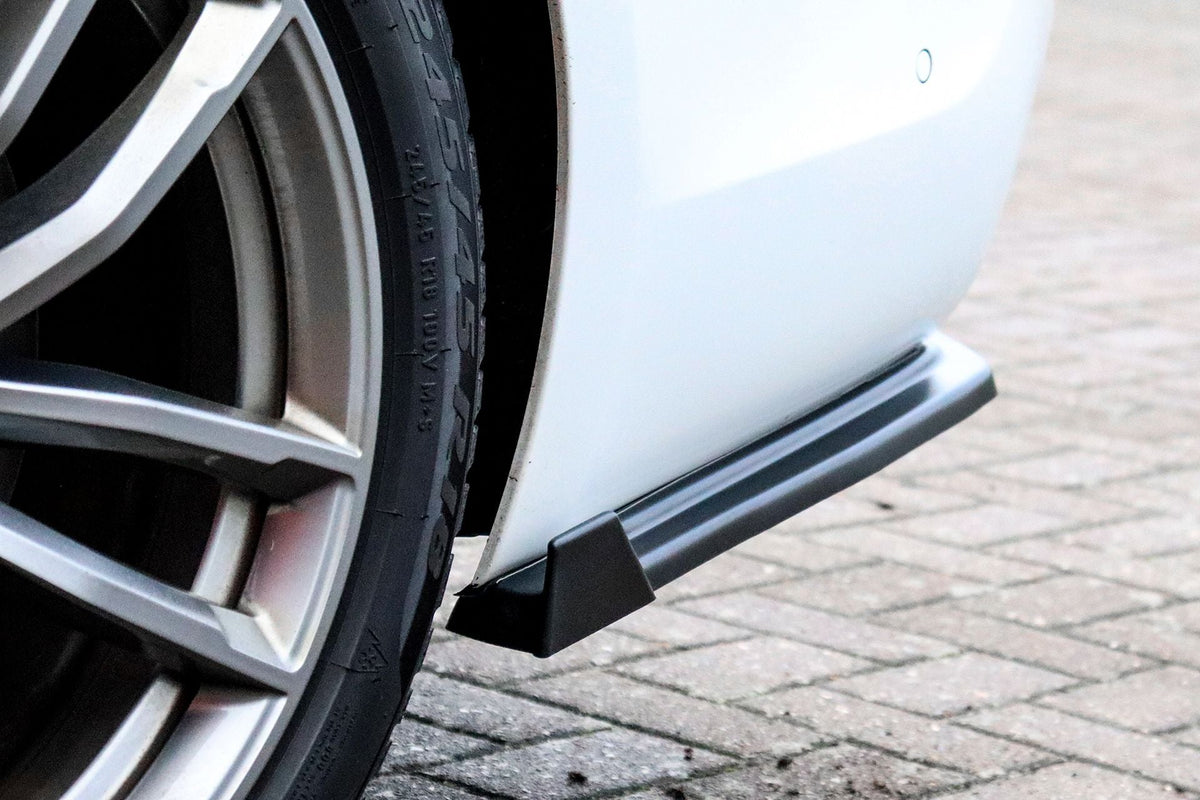 Seitenteile mit Wings aus ABS für BMW 5er G30 G31 M-Paket, heckansatz, in Schwarz, von Ingo Noak Tuning, montiert am Fahrzeug
