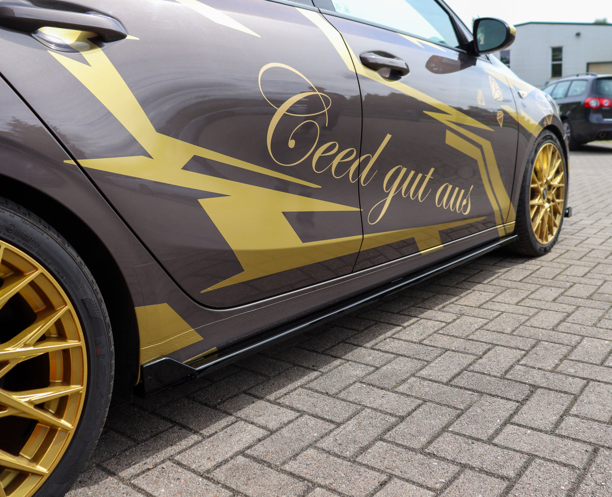 Seitenschweller mit Wing hinten für Kia Ceed CD, Ingo Noak Tuning, schwarze ABS-Optik, sportliches Auto-Design