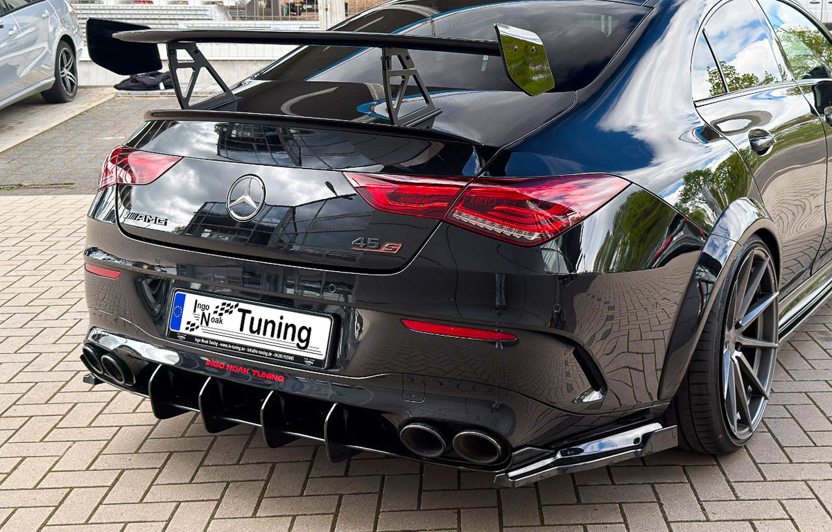 Breite ABS Widebodykit für Mercedes CLA 35/45 AMG Aeropaket, Ingo Noak Tuning, zeigt Front- und Seitenteile des Karosseriekits