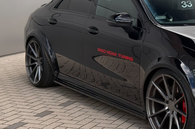 Schwarzer ABS Seitenschweller mit Wing für Mercedes CLA 35/45 AMG, Ingo Noak Tuning, seitliche Karosserie-Verbesserung