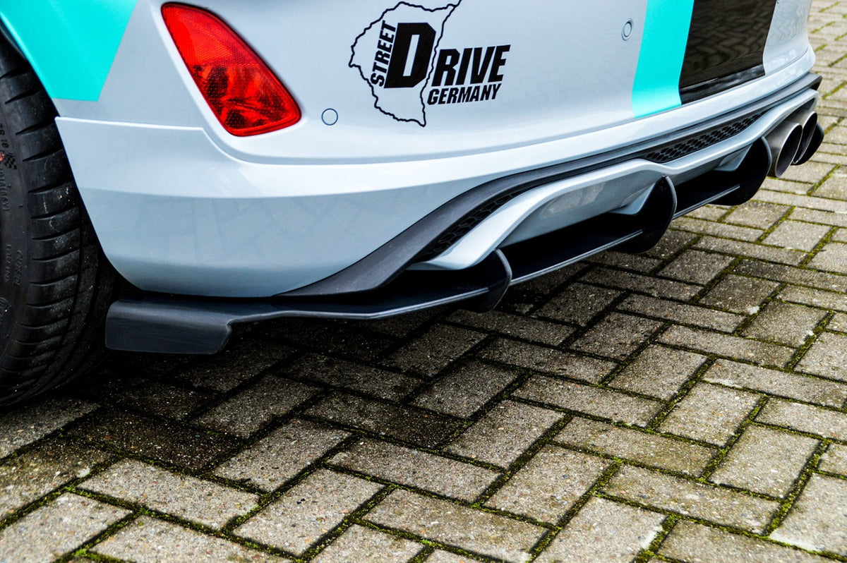 Ingo Noak Tuning Bodykit für Ford Fiesta ST MK8 ab 2018, schicker Karosseriezusatz, aerodynamisches Design, sichtbare Teile.