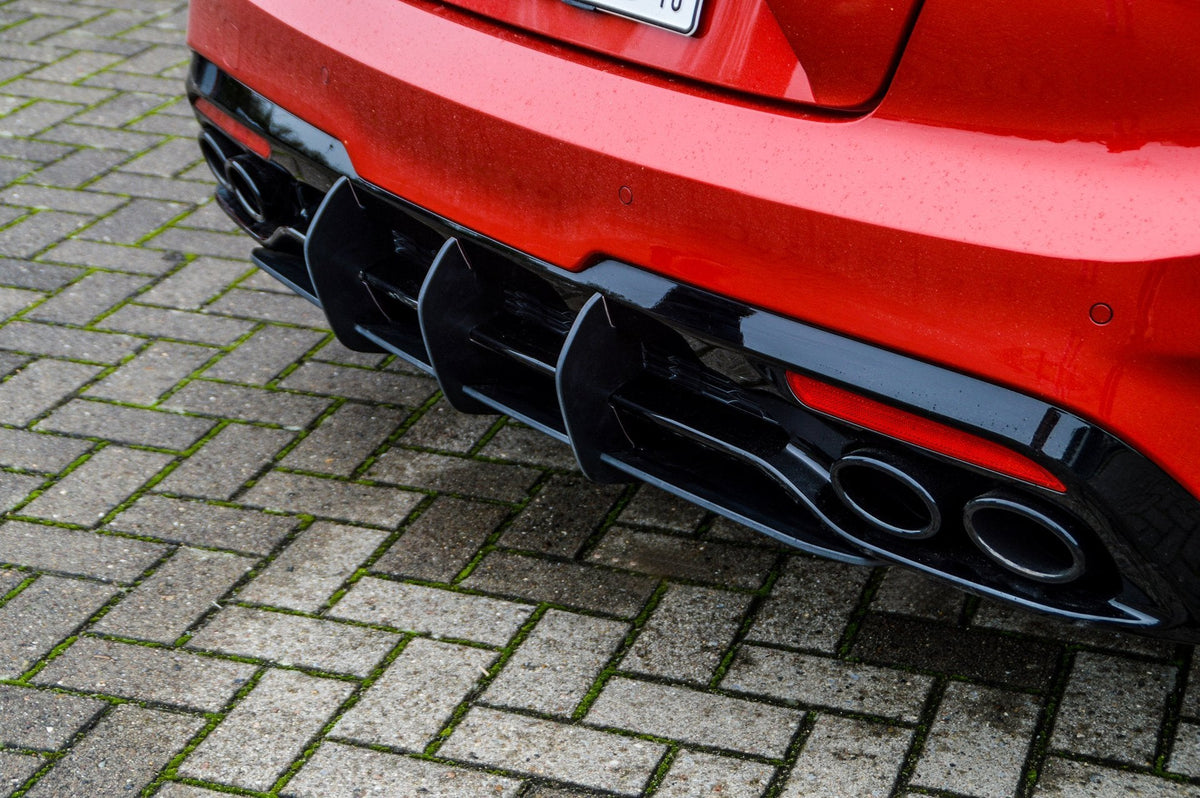 Gefräster Heckansatz für Kia Stinger CK von Ingo Noak Tuning, aus robustem Material, passend für sportliche Fahrzeugästhetik