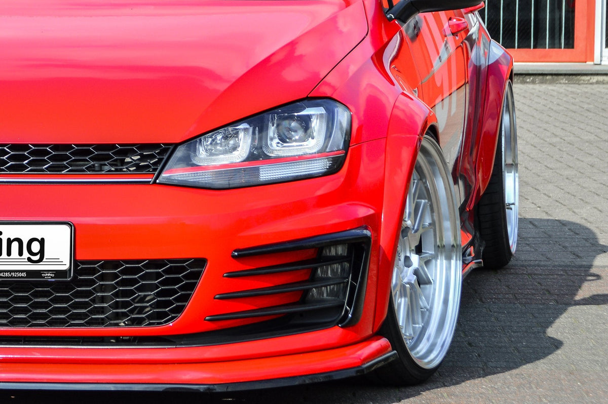 Breiter Kotflügel-Verbreiterungssatz aus ABS für VW Golf 7 GTI, passend für Ingo Noak Tuning, zeigt die montierten Verbreiterungen