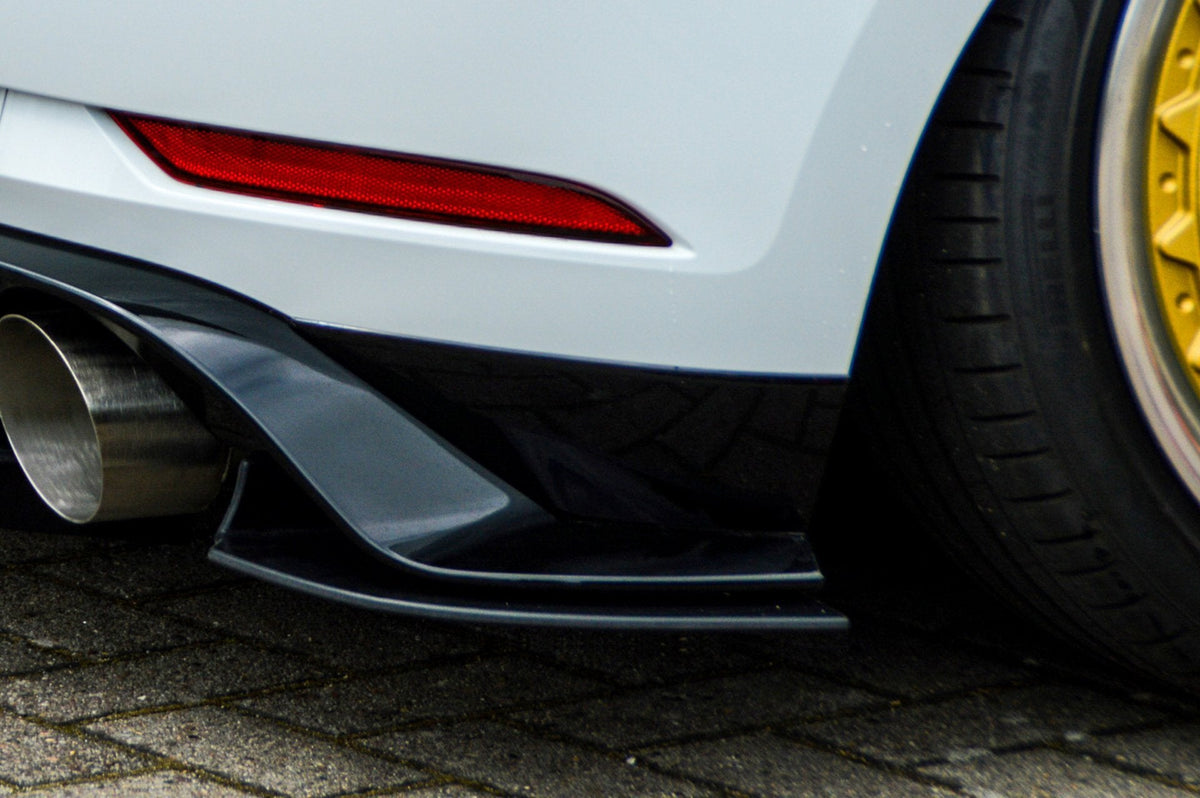 Racing Heckansatz Seitenteile für VW Golf 7 GTI TCR, Ingo Noak Tuning, sichtbare Seitenteile aus Carbon mit sportlichem Design