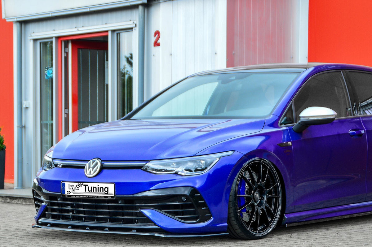 Vorne Spoilerlippe für VW Golf 8 R, passend, in Schwarz, aus Kunststoff, von Ingo Noak Tuning, auf Fahrzeug montiert