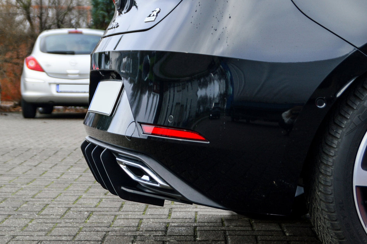Gefräster Heckansatz mit Finnen für Seat Leon KL