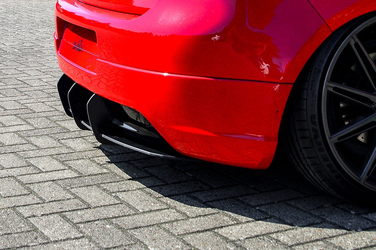 Gefräster Heckansatz mit Finnen für VW Golf 5 GTi Edition 30 von Ingo Noak Tuning, passend für BJ 2003-2008, in schwarzer Optik