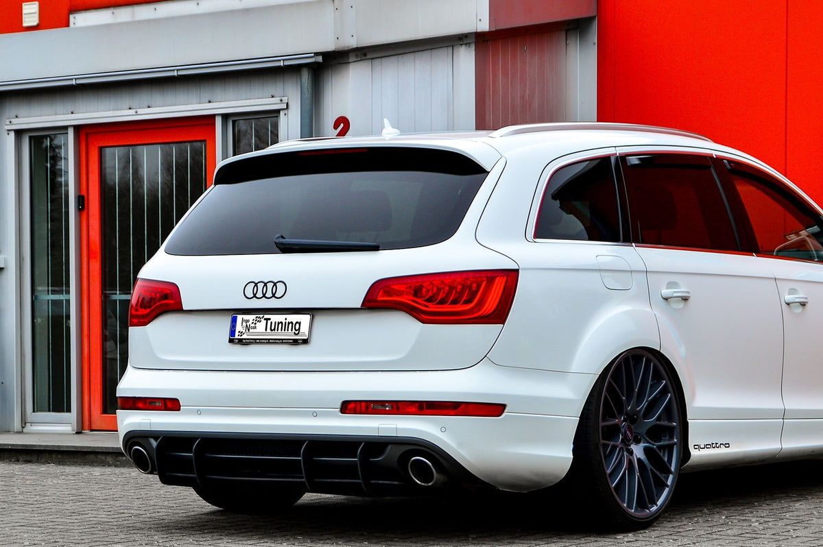 Gefräster Heckansatz mit Finnen für Audi Q7 4L S-Line, Ingo Noak Tuning, hochwertiges Fahrzeugzubehör.