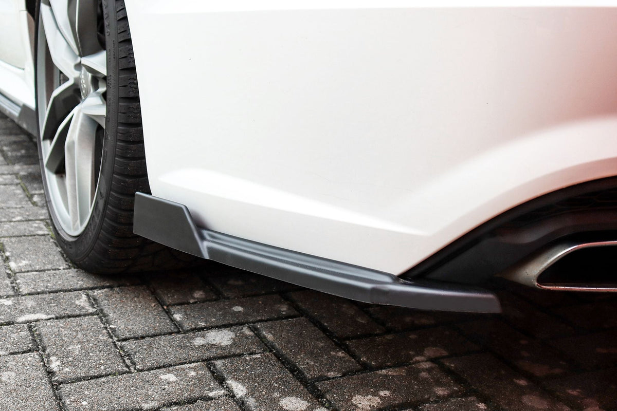 Seitenteile mit Wings für Audi A6 S-Line C7 4G, Heckansatz in schwarzem Kunststoff, passgenau und sportlich gestaltet.