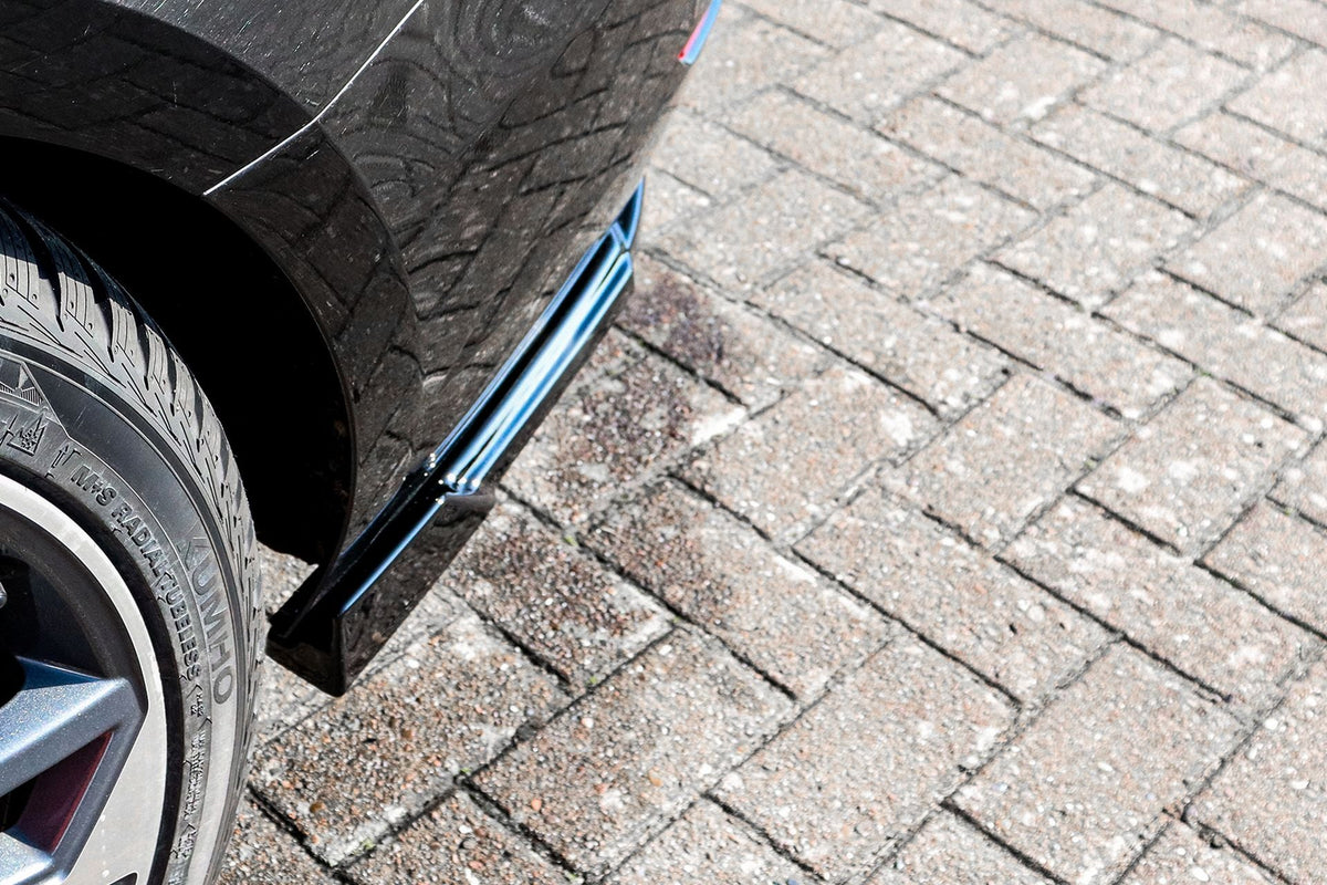 Seitenteile für den Heckansatz am Audi A4 B9 (2015-2019) von Ingo Noak Tuning, aus hochwertigem Kunststoff gefertigt.
