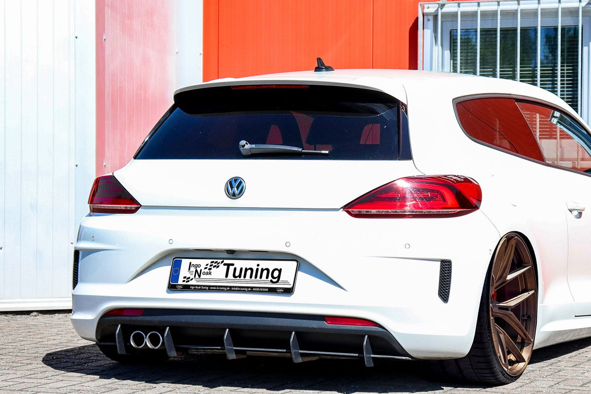 Gefräster Heckansatz mit Finnen für VW Scirocco 3 R-Line Facelift, Ingo Noak Tuning, glänzender Karosserie-Ansatz im Bild