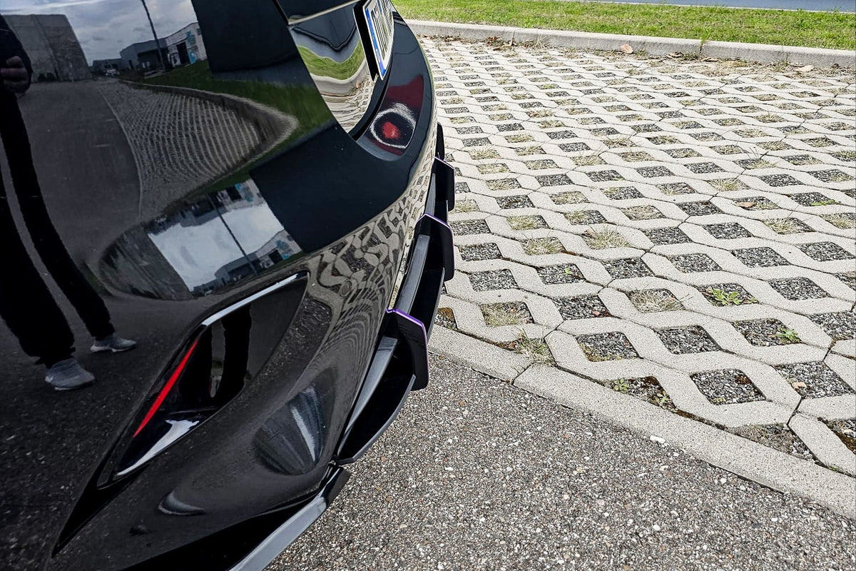 Heckdiffusor für Kia Ceed ab 2018-2021, Ingo Noak Tuning, zeigt den schwarzen Diffusor für das Heck des Autos.