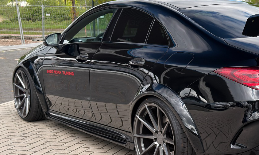 Seitenschweller mit Wing aus ABS für Mercedes CLA 35/45 AMG, Ingo Noak Tuning, schwarzer Lack, sportliches Design
